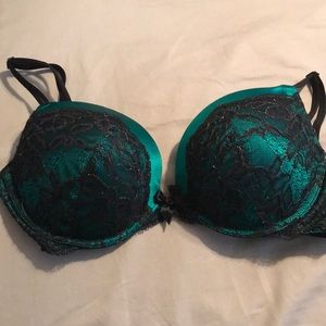 Brand new Victoria secret very sexy plunge bra34DD